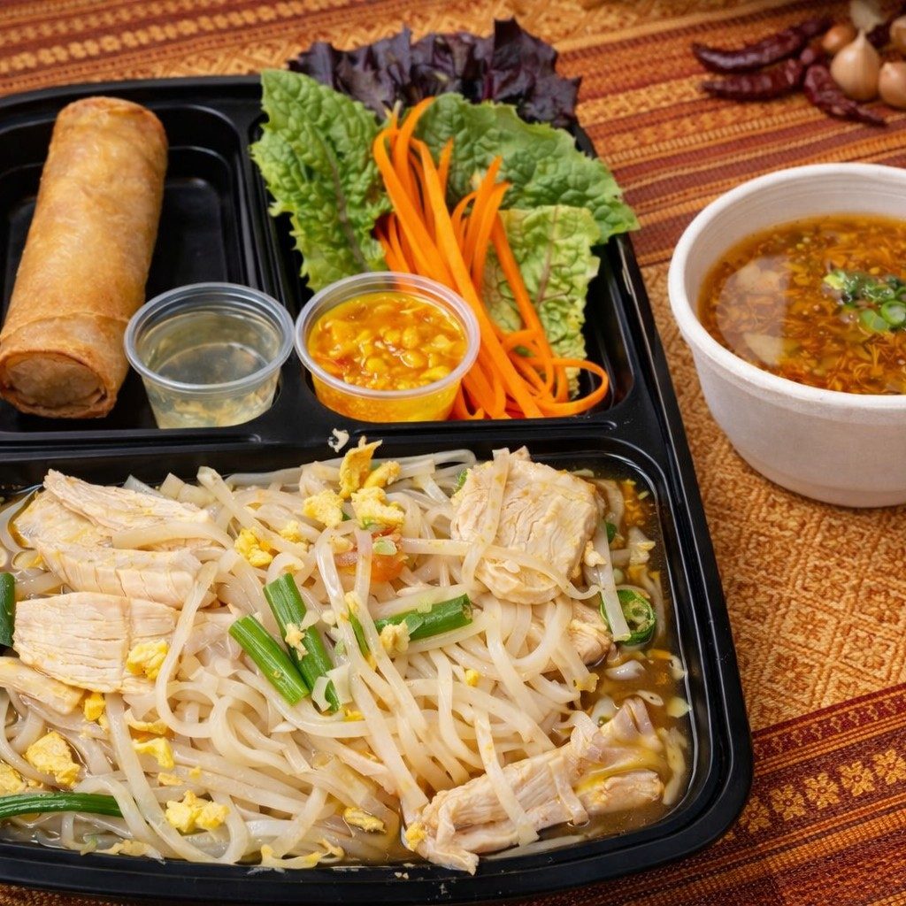 E : PAD THAI (Chicken).
